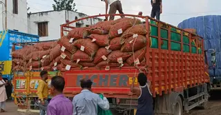 হিলিতে বেড়েছে কাঁচামরিচের দাম, বিপাকে সাধারণ ক্রেতারা